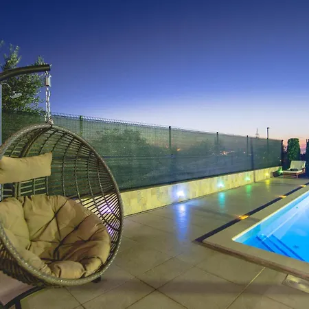 Holiday home Awesome In With Wifi Split