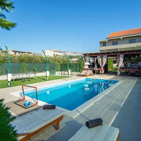 Awesome In Split With Wifi Casa de Férias *